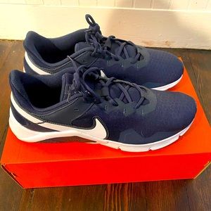 Nike legend essentials 2 size 12 sneakers Navy Blue